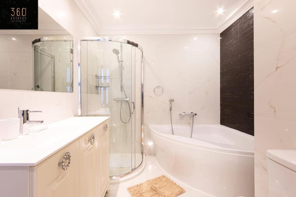 One Of A Kind, Seafront Property In St Georges Bay By 360 Estates Saint Julian's Bagian luar foto